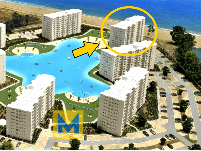 Ubicado en Condominio "Papudo Laguna", primer Edificio frente a la playa !