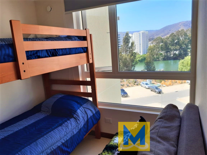 Segundo Dormitorio con cortinas Roller