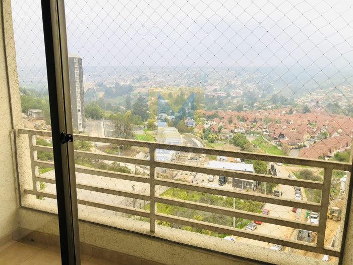 Balcón del living con malla de seguridad